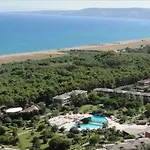 Centro Turistico Akiris 4*