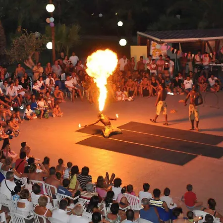 Centro Turistico Akiris منتجع