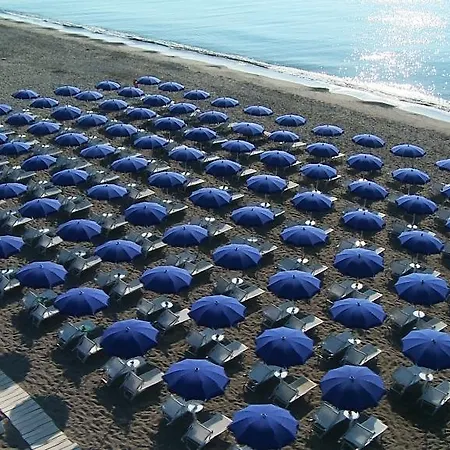 Centro Turistico Akiris 리조트