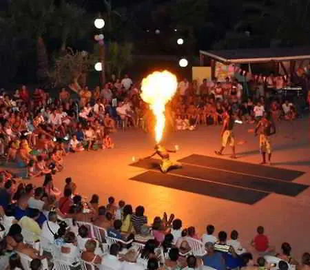 منتجع Centro Turistico Akiris 4*