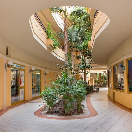 Centro Turistico Akiris منتجع 4*