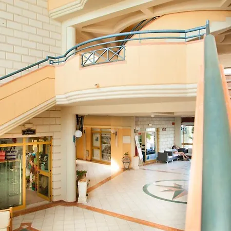 منتجع Centro Turistico Akiris 4*