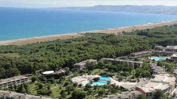 Centro Turistico Akiris 4*