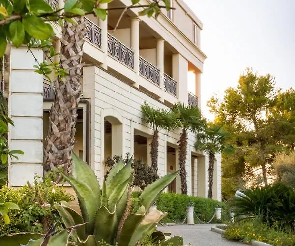 אתר נופש Centro Turistico Akiris 4*